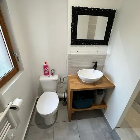 Spacieux - Proche Centre Et Therme شقة